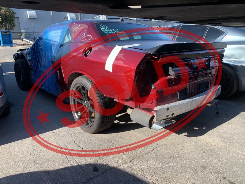2018 dodge challenger zabiera sam 1