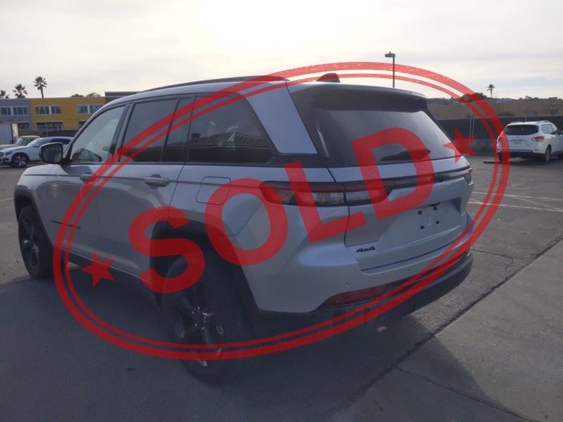 2022 jeep grand cherokee laredo 35