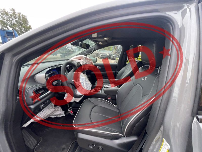 2025 chrysler pacifica zabrac czesci 13