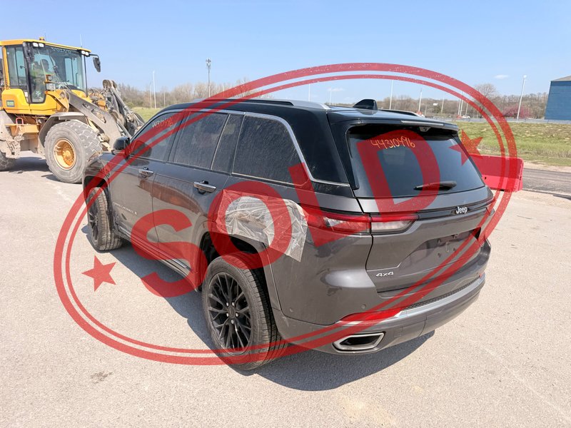 2022 jeep grand cherokee 8